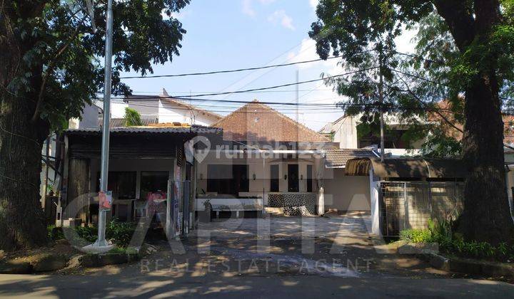 Rumah Nyaman Dua Lantai di Jalan Otten Cicendo Bandung 1