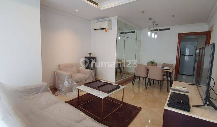 ruang tamu apartemen somerset grand citra kuningan