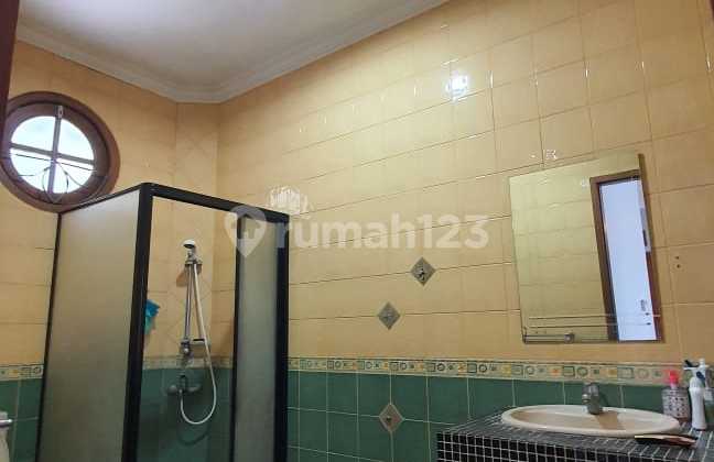 kamar mandi dijual rumah 2lt jl pelatnas,
