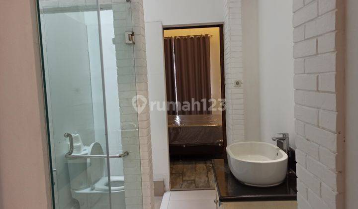 Disewakan Rumah 2lt, 4KT di Menteng Jakarta Pusat 8