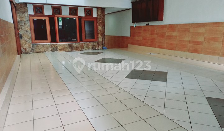 Dijual rumah 2 lantai di Senayan Jakarta Selatan 7