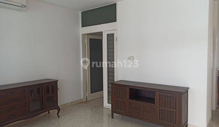 Disewakan rumah 2 lt di Senayan Jakarta Selatan 4