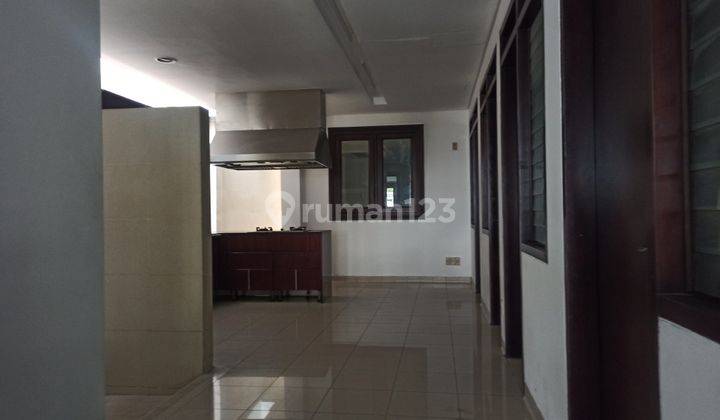 Disewakan rumah mewah 2lt di Simprug Golf Senayan Jakarta Selatan 2