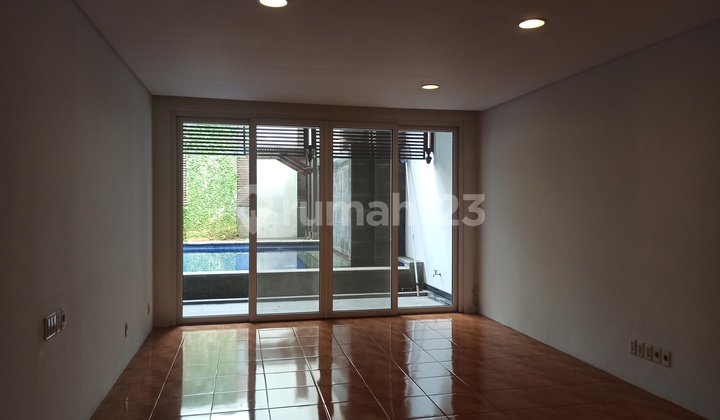 Disewakan rumah mewah 2lt di Simprug Senayan Jakarta Selatan 4
