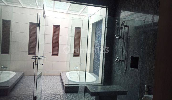 Disewakan rumah mewah 2lt di Simprug Senayan Jakarta Selatan 9