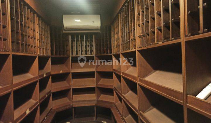 Disewakan rumah mewah 2lt di Simprug Senayan Jakarta Selatan 10