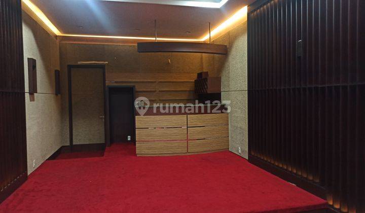 Disewakan rumah mewah 2lt di Simprug Senayan Jakarta Selatan 11