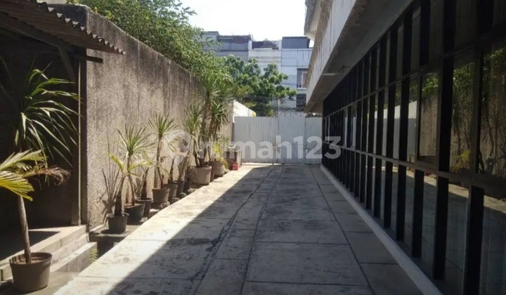 Dijual bangunan 2lt Kebayoran Baru Jakarta Selatan 2
