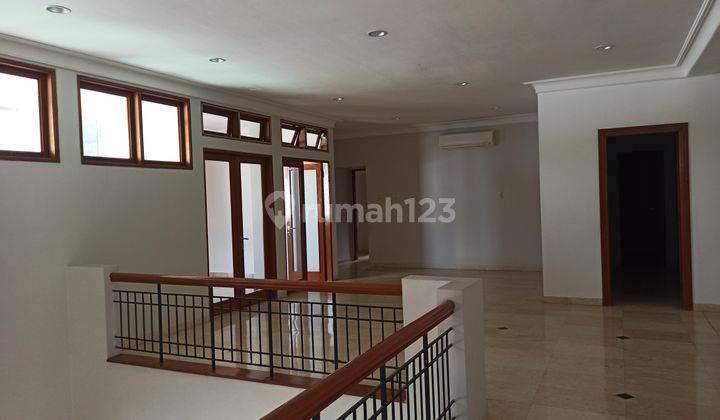 Disewakan rumah area Senayan Jakarta Selatan 7