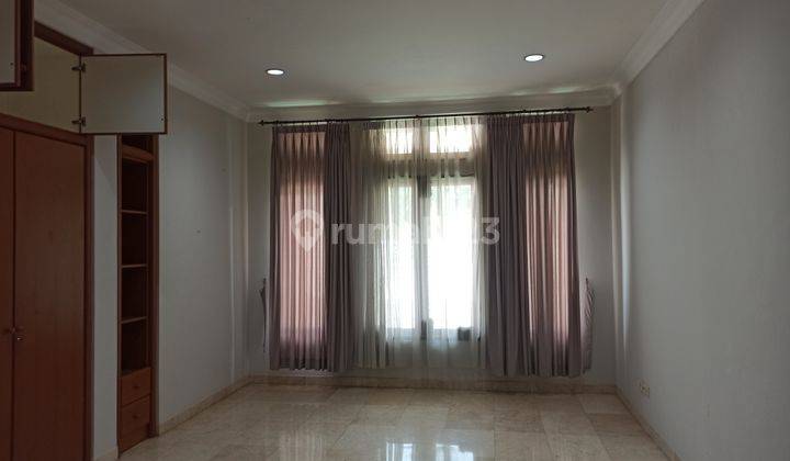 Disewakan rumah area Senayan Jakarta Selatan 8