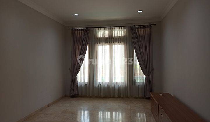 Disewakan rumah area Senayan Jakarta Selatan 9