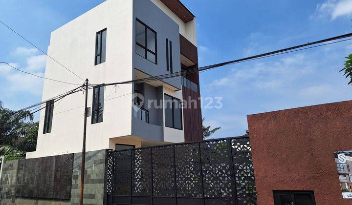 Dijual Rumah 3 Lt 3KT di Bintaro Pesanggrahan Jaksel 2