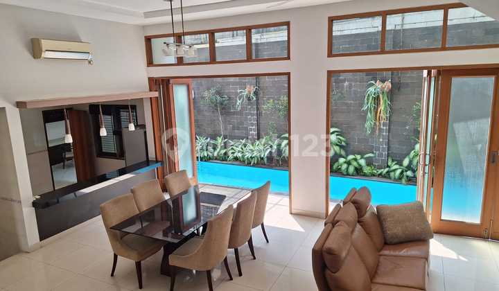 For Rent 4BR House in Kebayoran Baru, South Jakarta For Rent 4BR House in Kebayoran Baru, South Jakarta