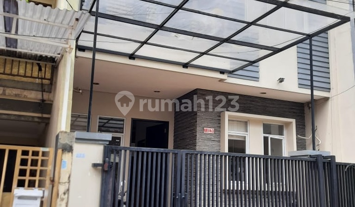 Rumah 3 Lantai Di Taman Ratu 7x18