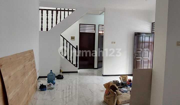 Ready-to-Occupy House in Tomang 2