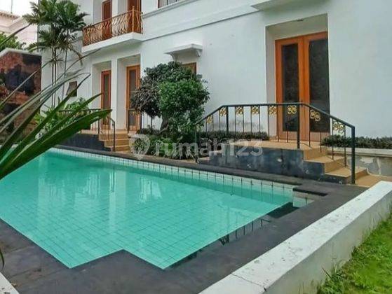 Rumah di Senayan simprug golf
Jakarta pusat 3