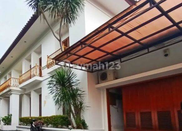 Rumah di Senayan simprug golf
Jakarta pusat 4