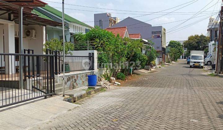 Disewakan Rumah Luas Lokasi Strategis di Taman Cikas Bekasi  2