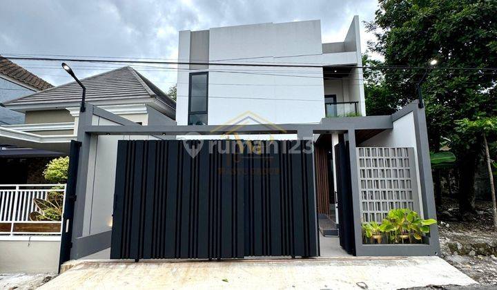 RUMAH 2 LANTAI FREE FURNISHED DEKAT SMA MUHAMMADIYAH 1 NGAGLIK 1