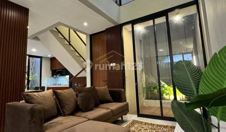 RUMAH 2 LANTAI BARU FULL FURNISHED DEKAT SEKOLAH BUDI MULIA 1