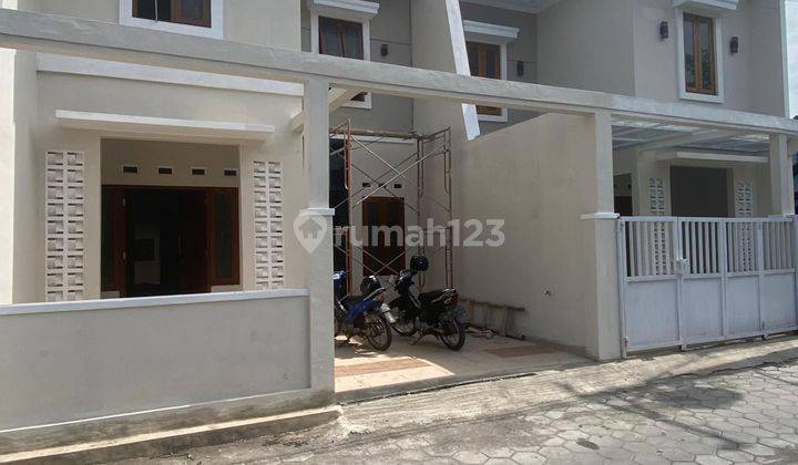 Rumah Mewah Modern Siap Huni Di Demangan Maguwoharjo Depok Sleman 1