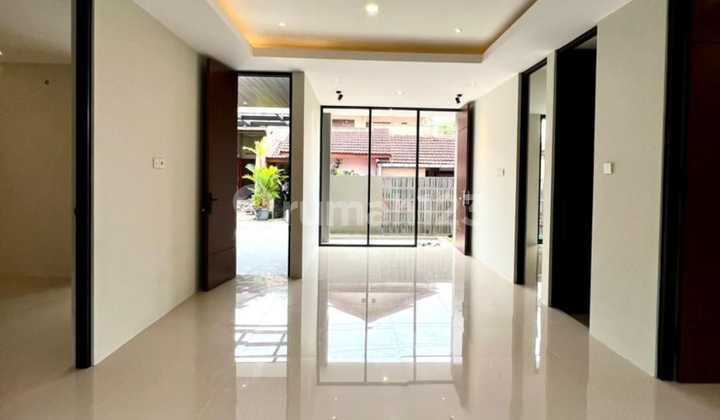 Luxurious Minimalist Open Space House at Jakal KM 14 Ngaglik Sleman (5 Minutes to UII Jakal) 2