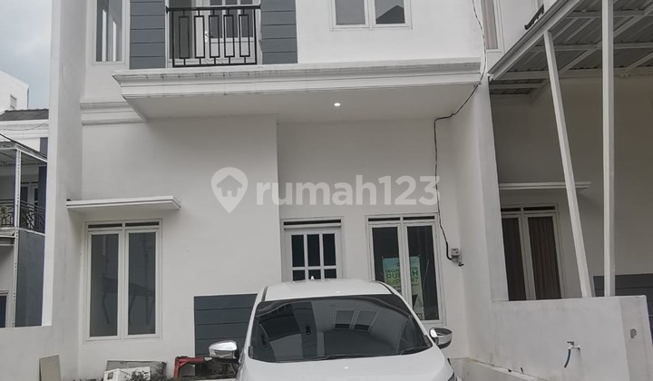 Rumah minimalis 2 lantai siap huni saptorenggo pakis