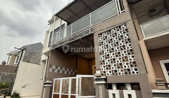 Rumah minimalis 2 lantai siap huni area tasikmadu 1