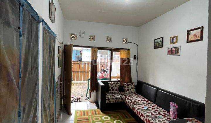 ruang tamu rumah siap huni area perum