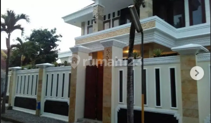 Premium boarding house with a swimming pool in the Soekarno-Hatta area. 2