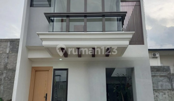 Rumah Exclusive 2 Lantai Siap Huni Strategis Dekat Exit Tol Sawojajar Rumah Exclusive 2 Lantai Siap Huni Strategis Dekat Exit Tol Sawojajar