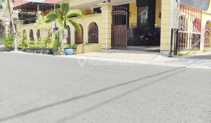 Rumah Bagus Plus Furnish Luas 300m2 Sawojajar  1