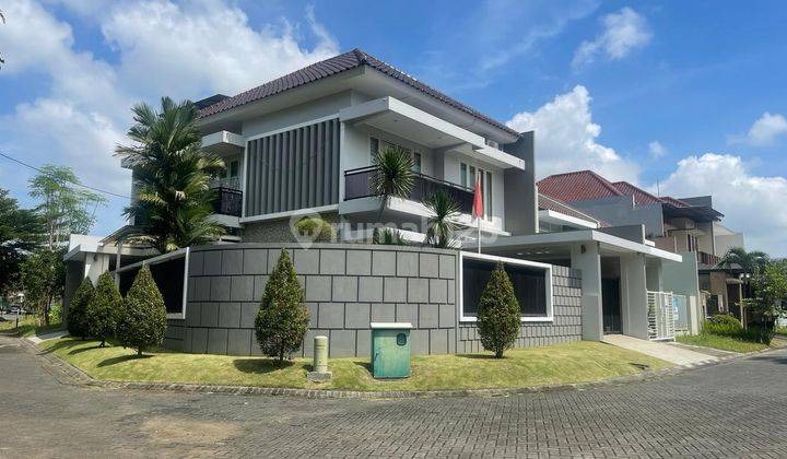 Rumah Mewah Plus Furnish Luas 269m2 Kawasan Araya Blimbing 1