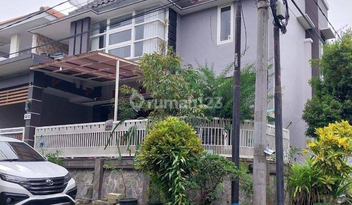 Dijual Rumah Pojok 2 Lantai Oma Kampus Sengkaling 1