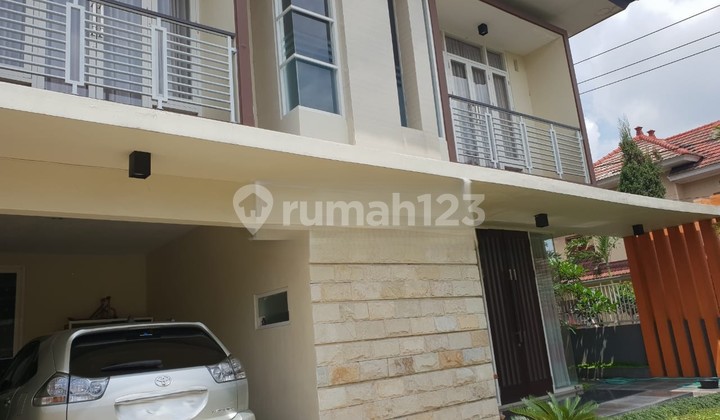 Dijual vila mewah full furnish plus private pool jl metro batu
