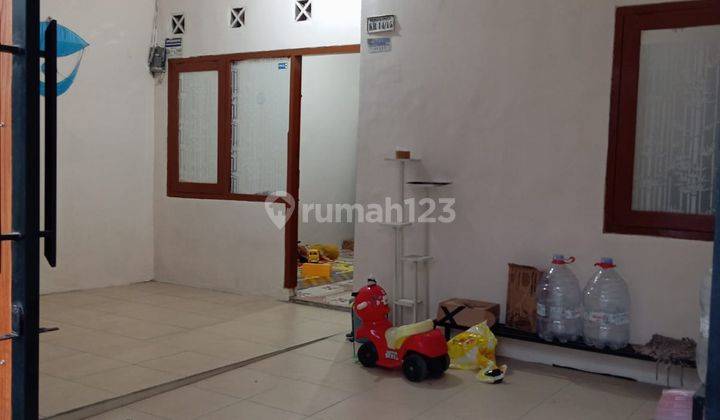 ruang keluarga rumah dijual siap huni perum