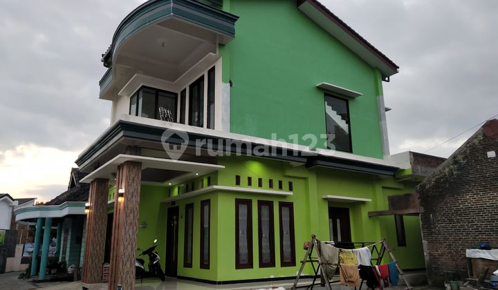 Rumah kampung serasa vila 3 lantai + kolam renang area tasikmadu Rumah kampung serasa vila 3 lantai + kolam renang area tasikmadu