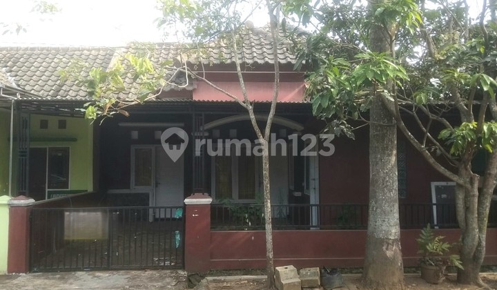 Spacious &amp; Strategic Move-In Ready House in Ardirejo Kepanjen 1