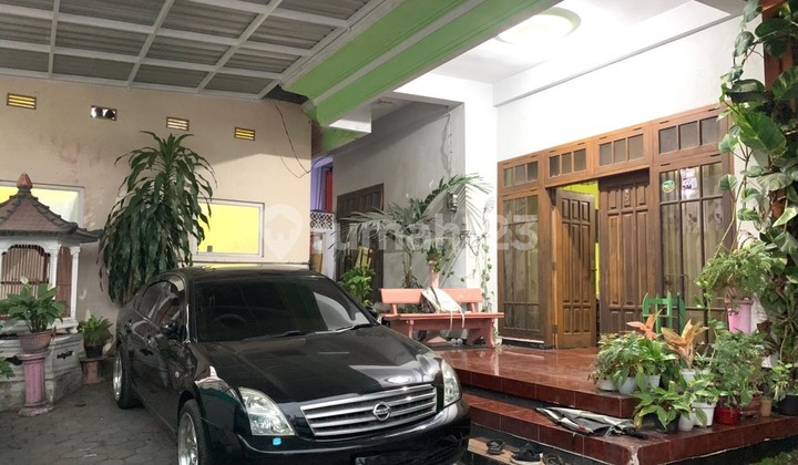 House + boarding + active shop strategic location only 350m from UB campus 2