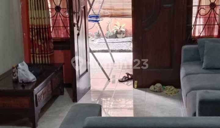 House for quick sale in a strategic location on the Malang-Batu border. 2