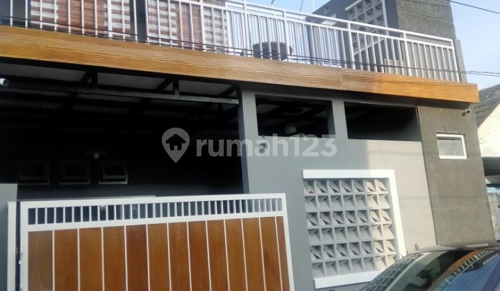 Rumah modern minimalis 2 lantai siap huni area sulfat blimbing 1
