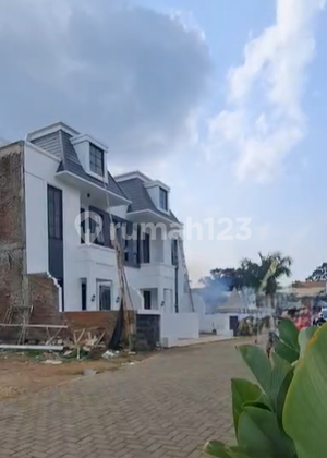 Rumah American Classic 2 Lantai Pandanwangi Siap Huni & Strategis 2