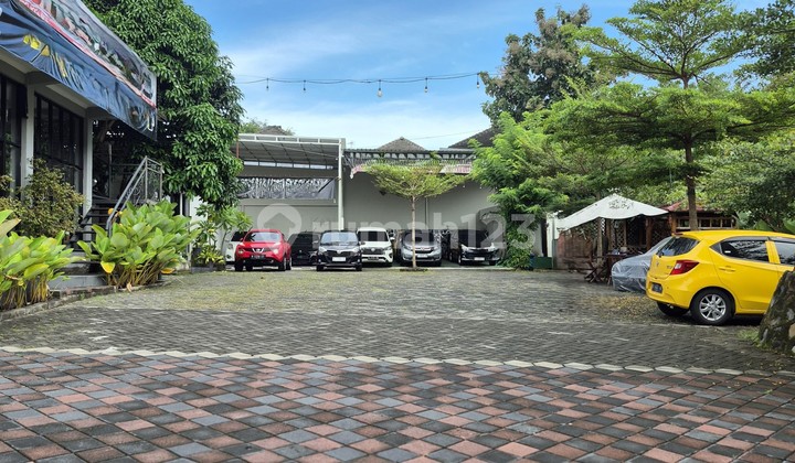 Rumah plus tempat usaha cafe dan showroom mobil area tasikmadu