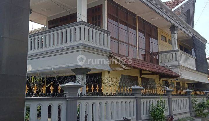 Dijual Rumah Hook 3 Lantai Siap Huni Semi Furnished di Sawojajar 2