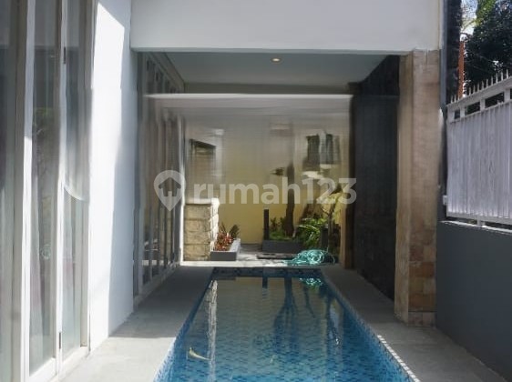 Luxury 2-story villa house plus furnished area on Jl Metro Batu 2