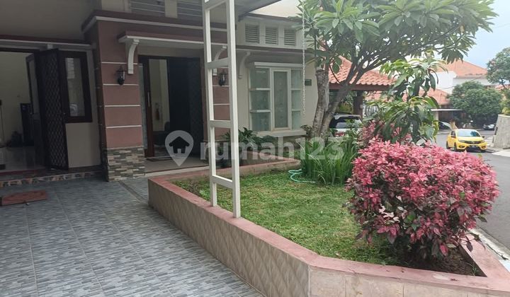 Nice minimalist house, 147m2, ready to occupy in Karangploso area. 2