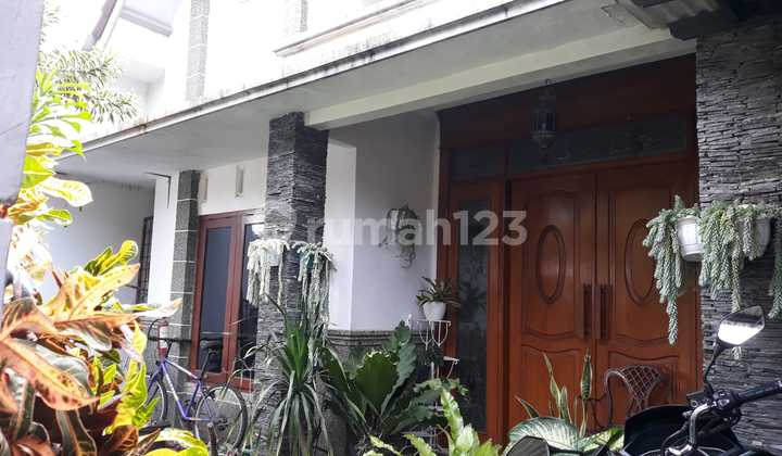A ready-to-occupy 180m2 house in Tirtasani Estate, Karangploso.