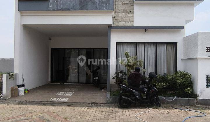 Rumah Vila 2 Lantai Plus Kolam Renang Bumiaji Batu 1