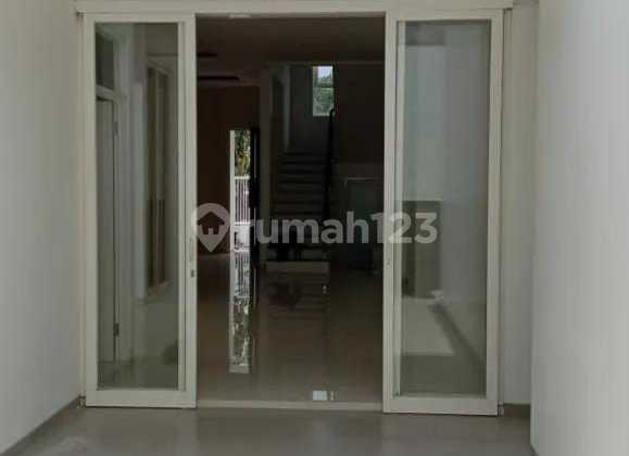 Rumah 2 lantai luas 250m2 siap huni area Araya Blimbing 2