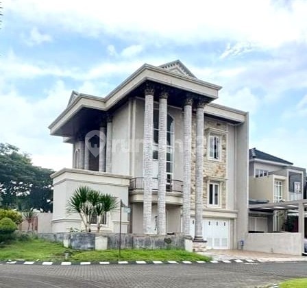 Luxury House with Wide Hook, 300M2, 3 Floors, Ready to Occupy in Ijen Nirwana Luxury House with Wide Hook, 300M2, 3 Floors, Ready to Occupy in Ijen Nirwana